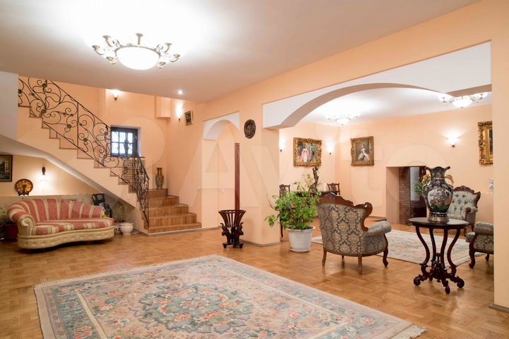 Коттедж 357 м² на участке 13 сот.