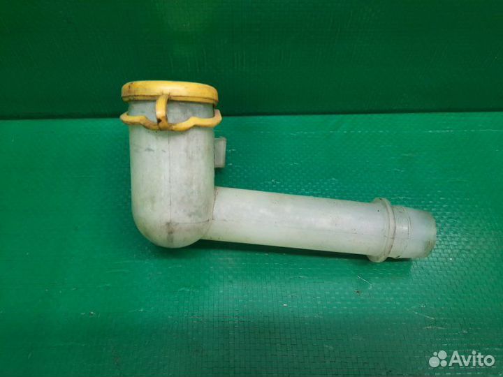 Горловина бачка стеклоомывателя Ford Focus 1 седан