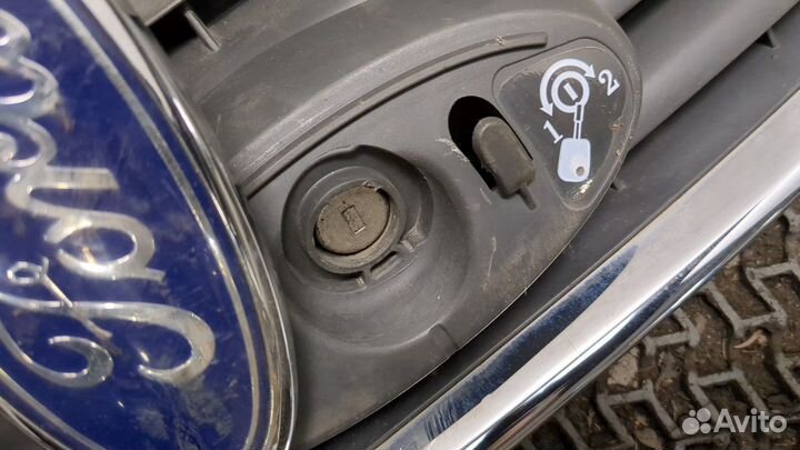 Решетка радиатора Ford Kuga, 2011