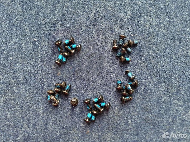 Разные велосипедные болты и наклейки