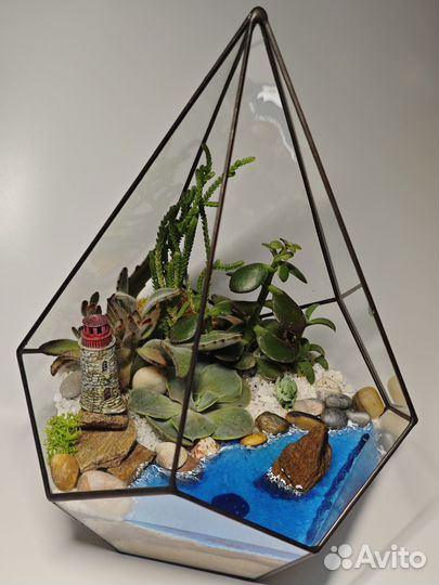 Флорариум с суккулентами и маяком
