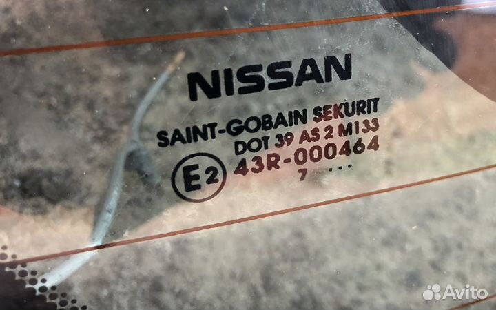 Стекло Nissan Note (E11)