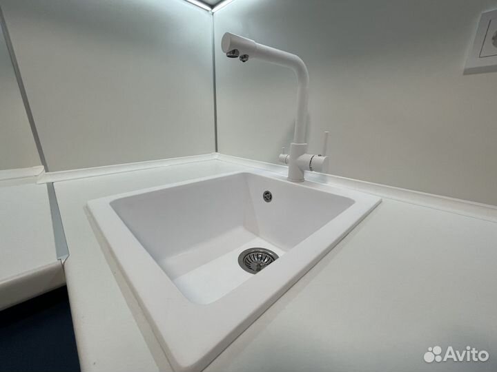 Кухонный гарнитур. Угловая кухня без ручек ксп:353