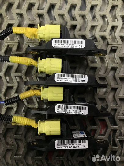 Датчик удара Honda Accord 77970-SEA-J820-M1