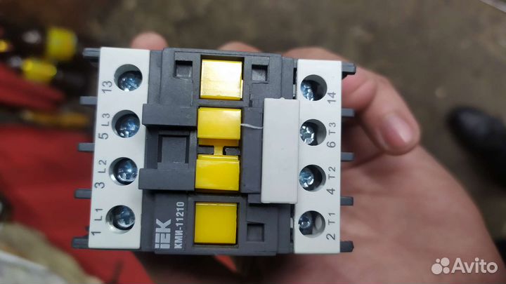 Контактор малогабаритный кми 11210