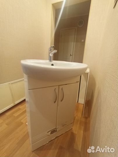 Раковина в ванную с тумбой и зеркалом б/у