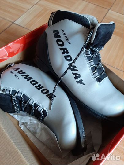 Лыжные ботинки