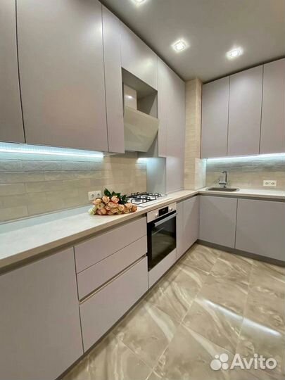 Кухня на заказ с доводчиками