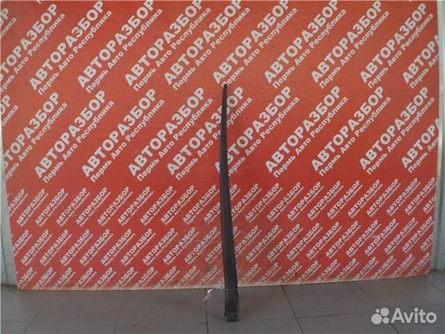 Молдинг лобового стекла передний правый Volkswagen