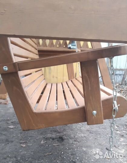 Деревянная качеля садовая с перголой