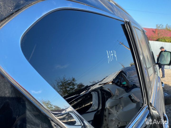 Nissan Patrol Y62 Форточка задняя