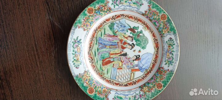 Тарелка декоративная фарфор