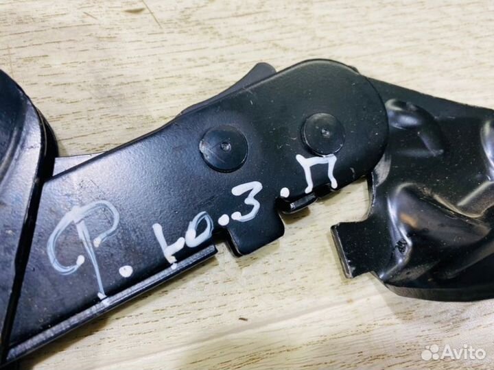 Кронштейн задний правый Ford Fusion хэтчбэк 1.4