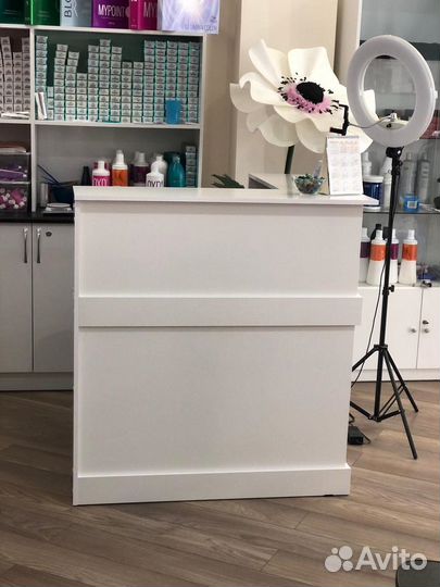 Стойка ресепшн в наличии