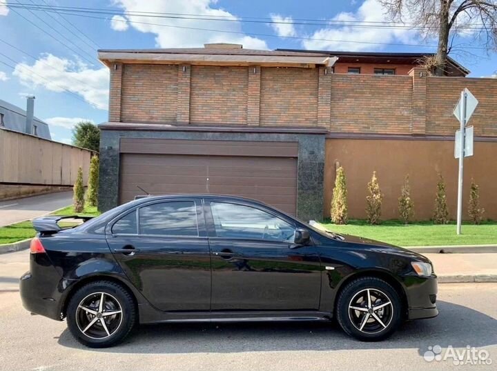 Внешние пороги пластик Mitsubishi Lancer X