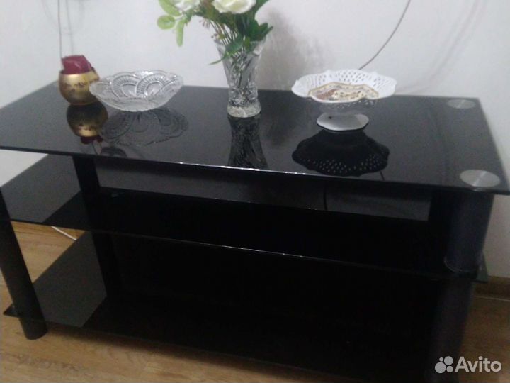 Стеклянная тумба, столик