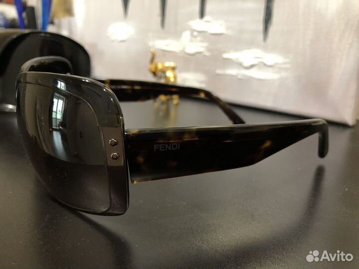 Солнцезащитные очки Fendi