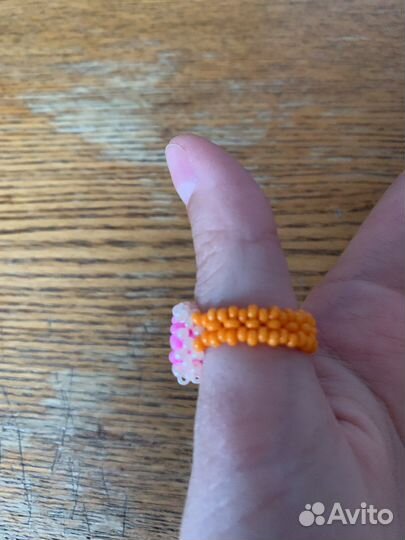 Кольцо с пончиком из бисера