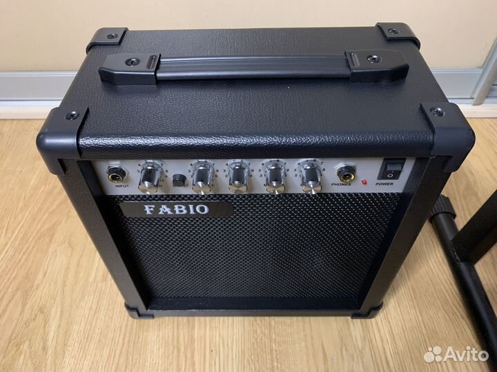 Электрогитара Fender Style + Комбо на 20 Ватт