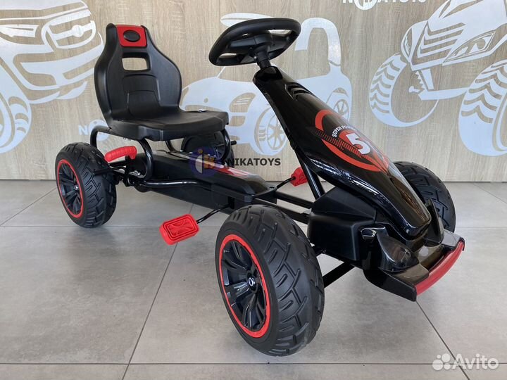 Педальная машинка красная