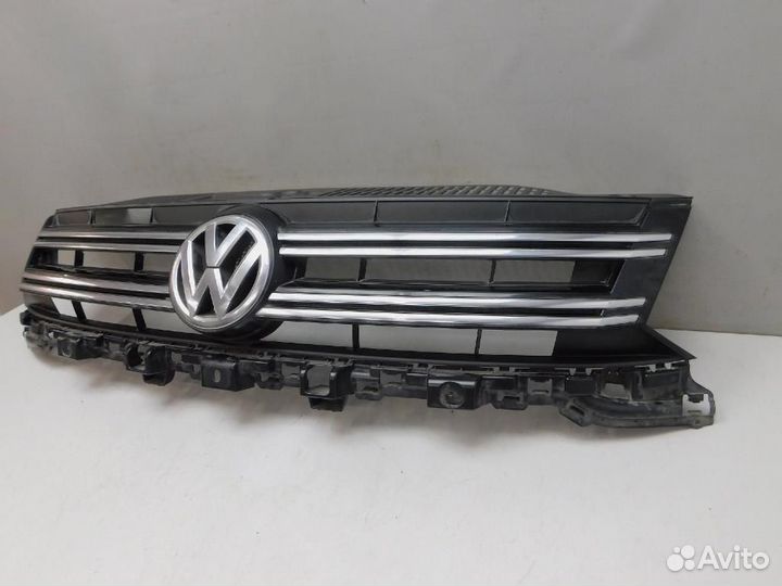 Решетка радиатора Volkswagen Tiguan