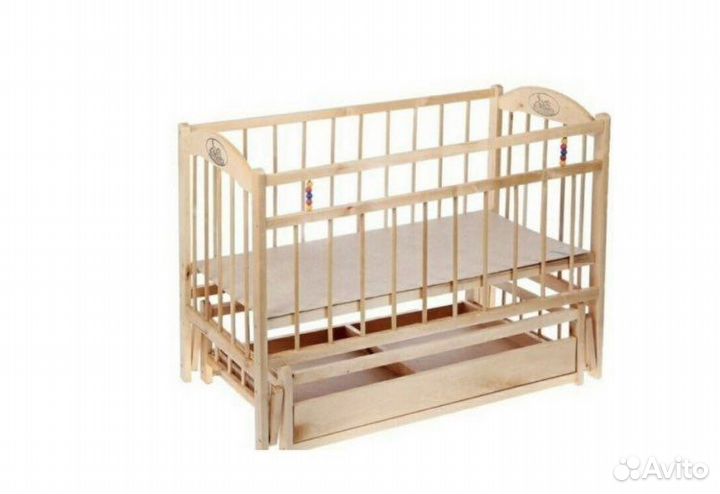 Детская кроватка с маятником