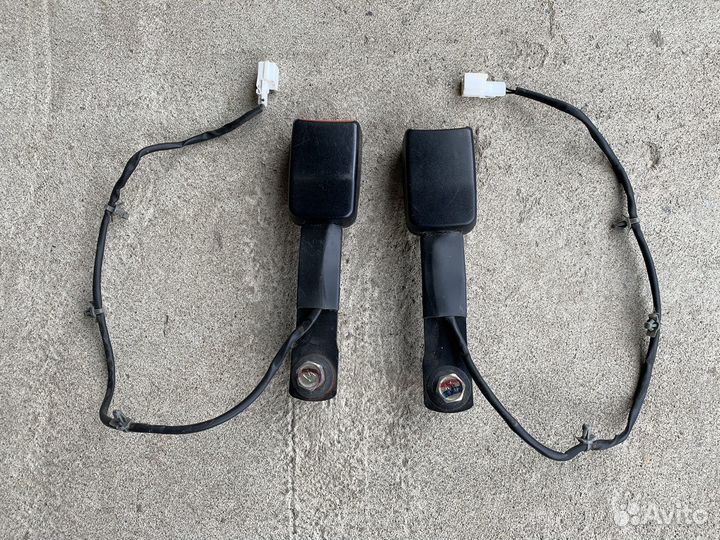 Замок ремня безопасности Nissan Primera P12