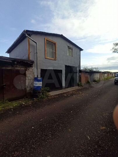 Гараж, > 30 м²