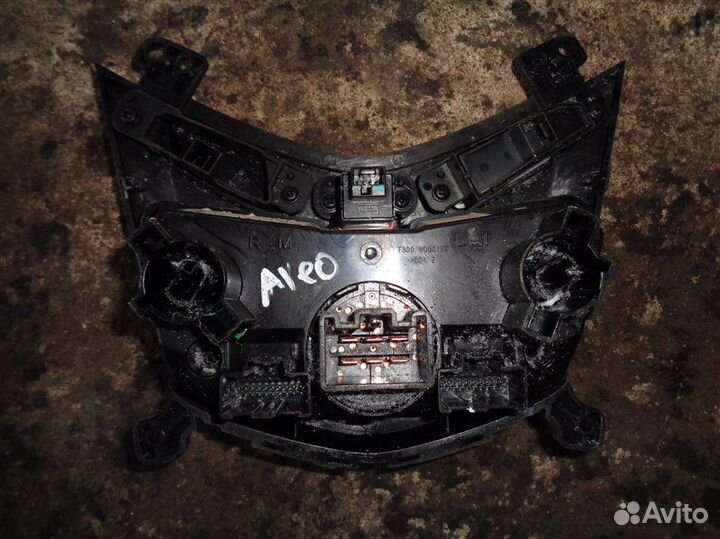 Блок управления печкой Chevrolet Aveo T300 F16D4