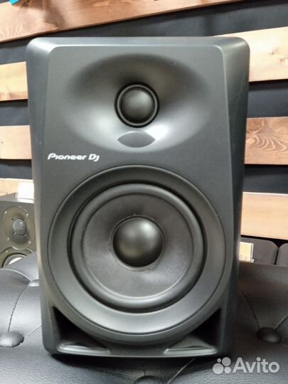 Настольные студийные мониторы Pioneer DM-40