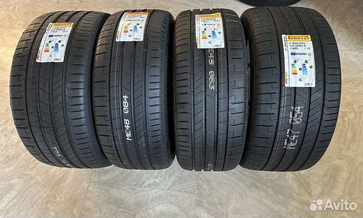 Pirelli P Zero PZ4 315/35 R22 и 275/40 R22