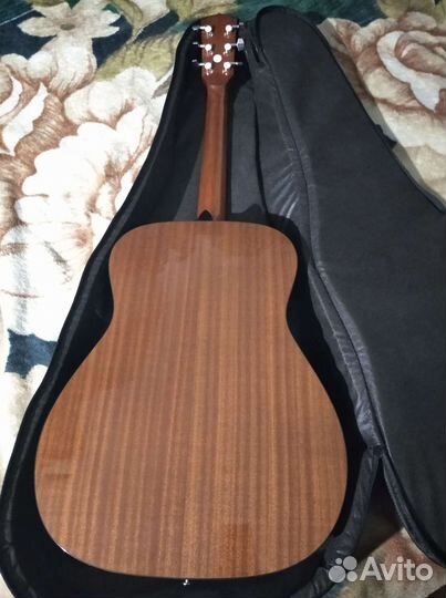 Акустическая гитара 