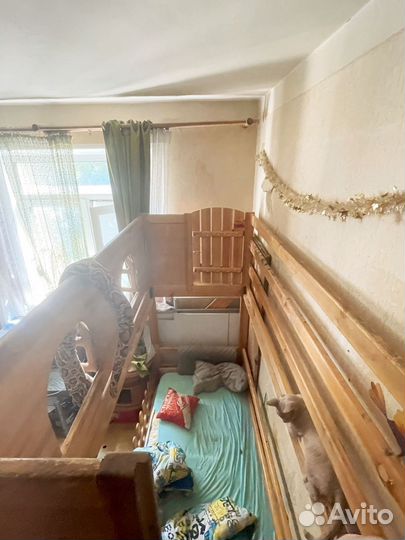 Двухъярусная кровать домик