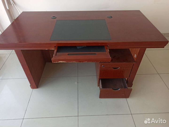 Стол руководителя с тумбочкой