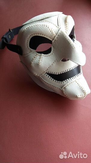 Маска из натуральной кожи