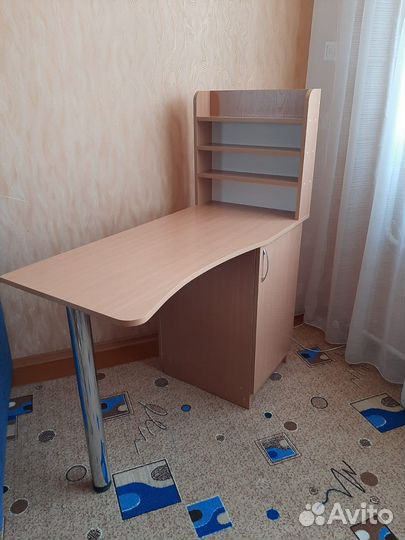 Маникюрный стол