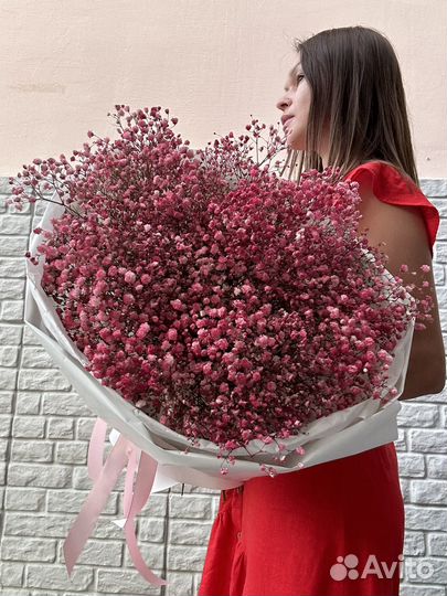 Большой букет из яркой гипсофилы