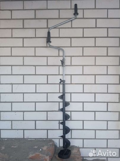 Шведский ледобур для зимней рыбалки