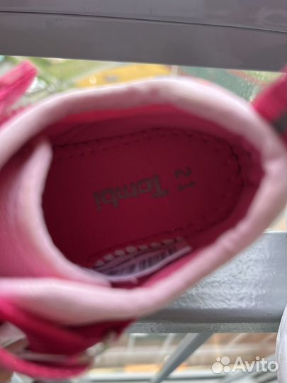 Продам кросовки на девочку 21 размер