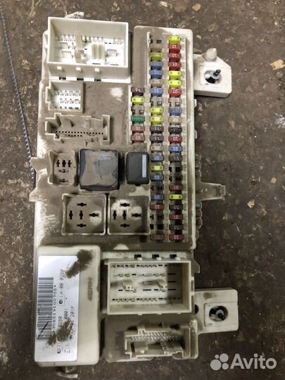 Салонный блок предохранителей Ford Focus 2