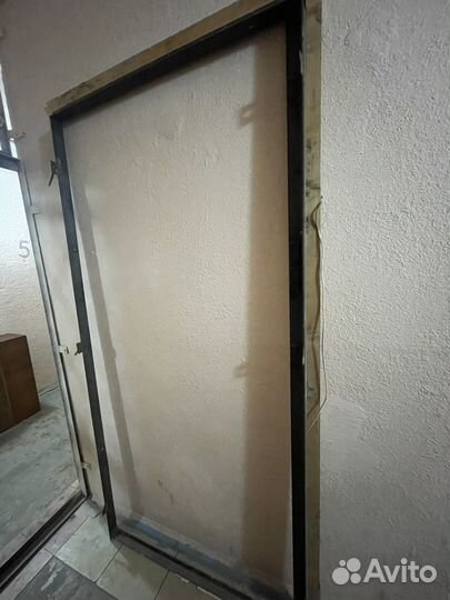 Дверь входная металлическая левая бу