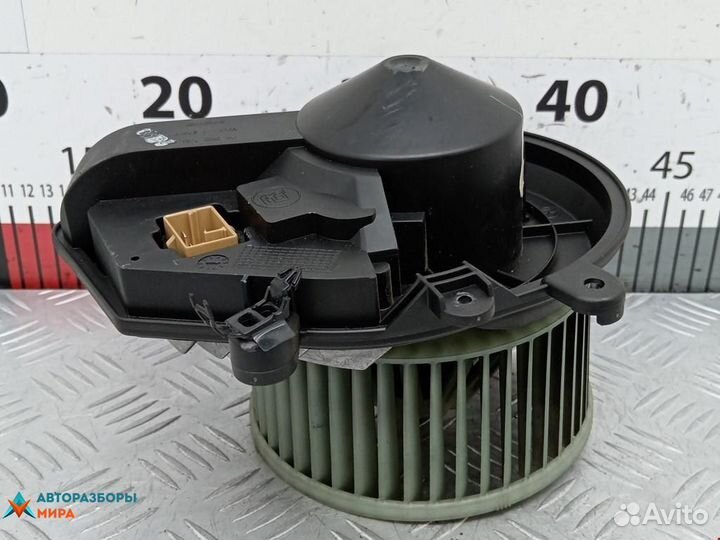 Моторчик печки Volkswagen Passat B5 1998 8D1820021