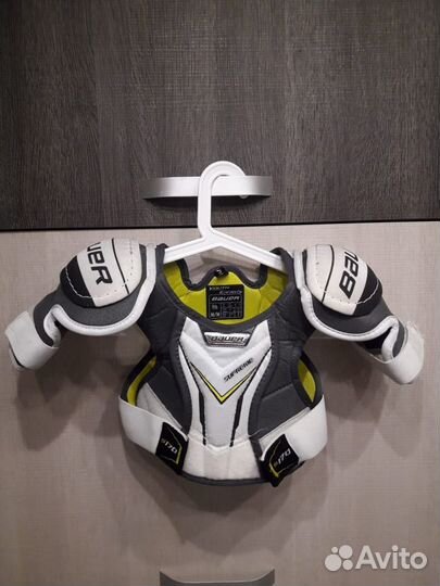 Нагрудник, хоккейная защита