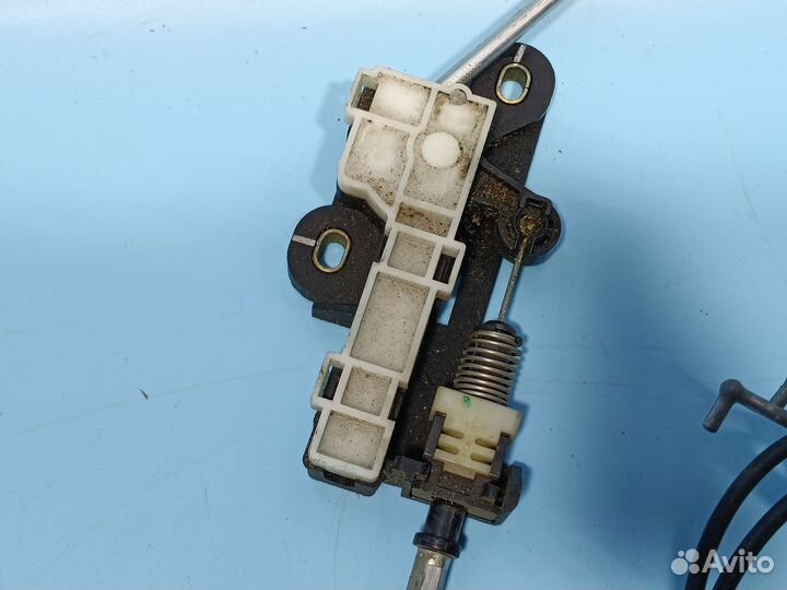 Замок двери передний левый Mitsubishi Outlander XL