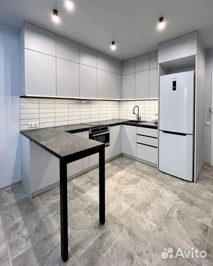 Кухня в студию с барной стойкой на заказ