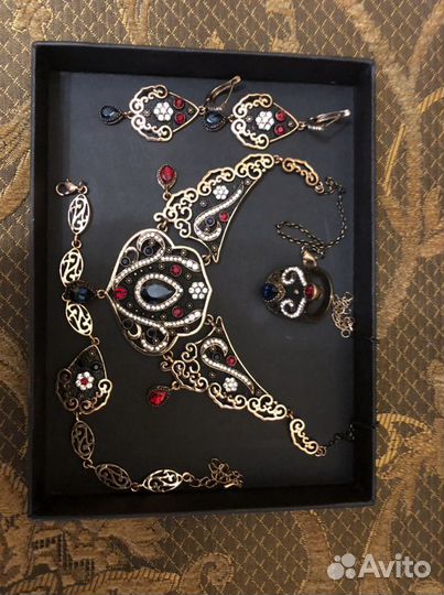 Колье, серьги, браслет, перстень. Гарнитур