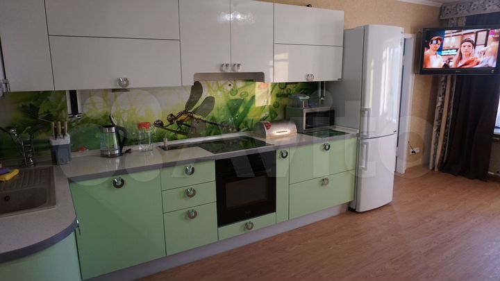 2-к. квартира, 77 м², 4/9 эт.