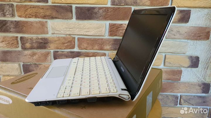 Нетбук Samsung nc110