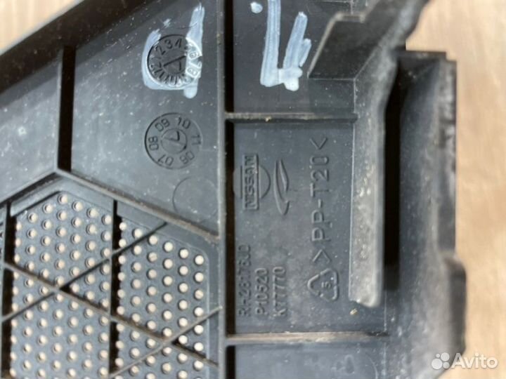 Накладка на торпедо передняя правая Nissan Qashqai