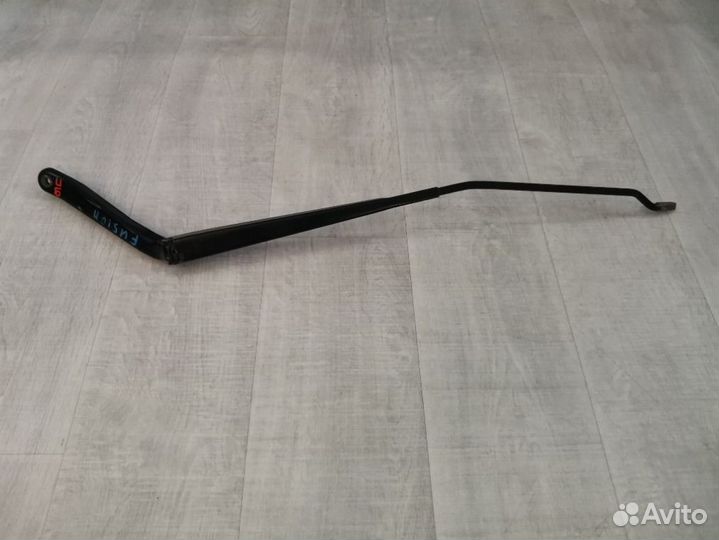 Поводок стеклоочистителя передний правый Ford